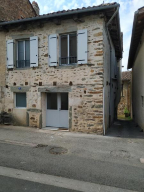 maison à l'angle du Cantal du Lot et de l'Aveyron